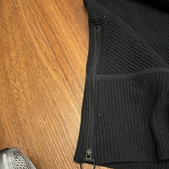 Lululemon mock turtleneck - Picture 3 of 5